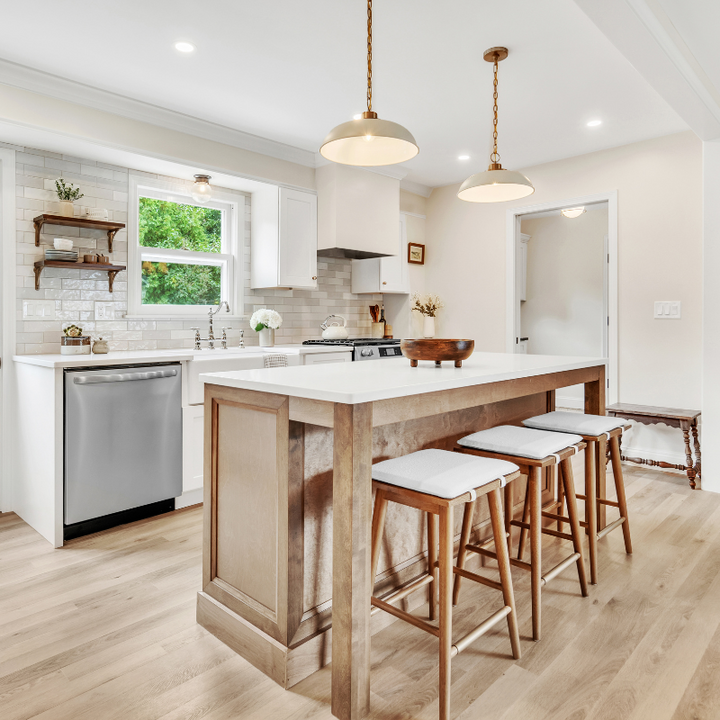 How Craftsman Narrow Plank Flooring Impacts a Space